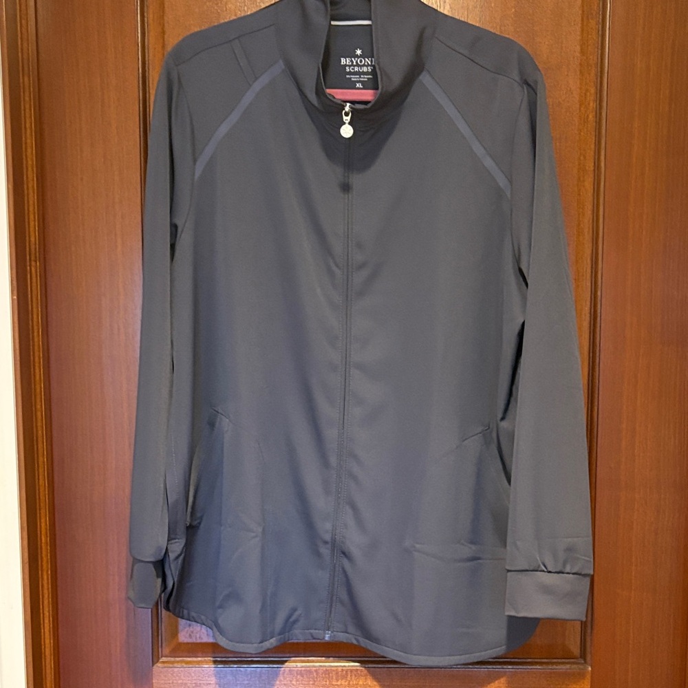 Women's pewter gray scrub jacket XL